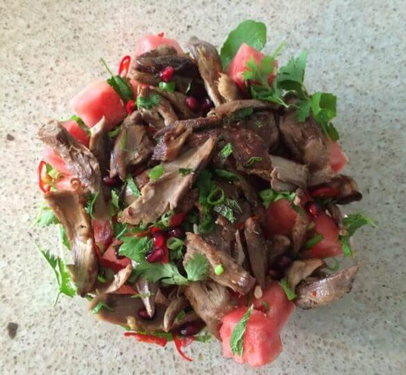 salade met eendenbout en watermeloen