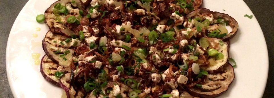 gegrilde aubergine met feta citroendressing
