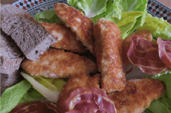 Caesarsalad met parmezaankip en pancetta