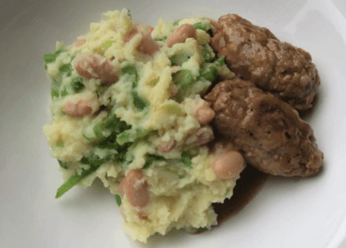 Blote billetjes in het gras met varkenssaucijs - BELEEF SMAAK