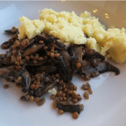 Portobello-guinnesspie met linzen