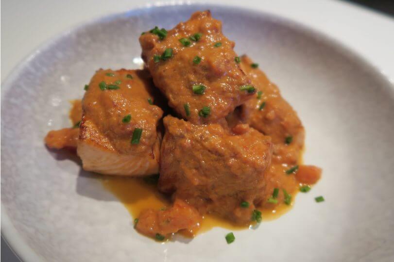 Zalm in romige tomatensaus